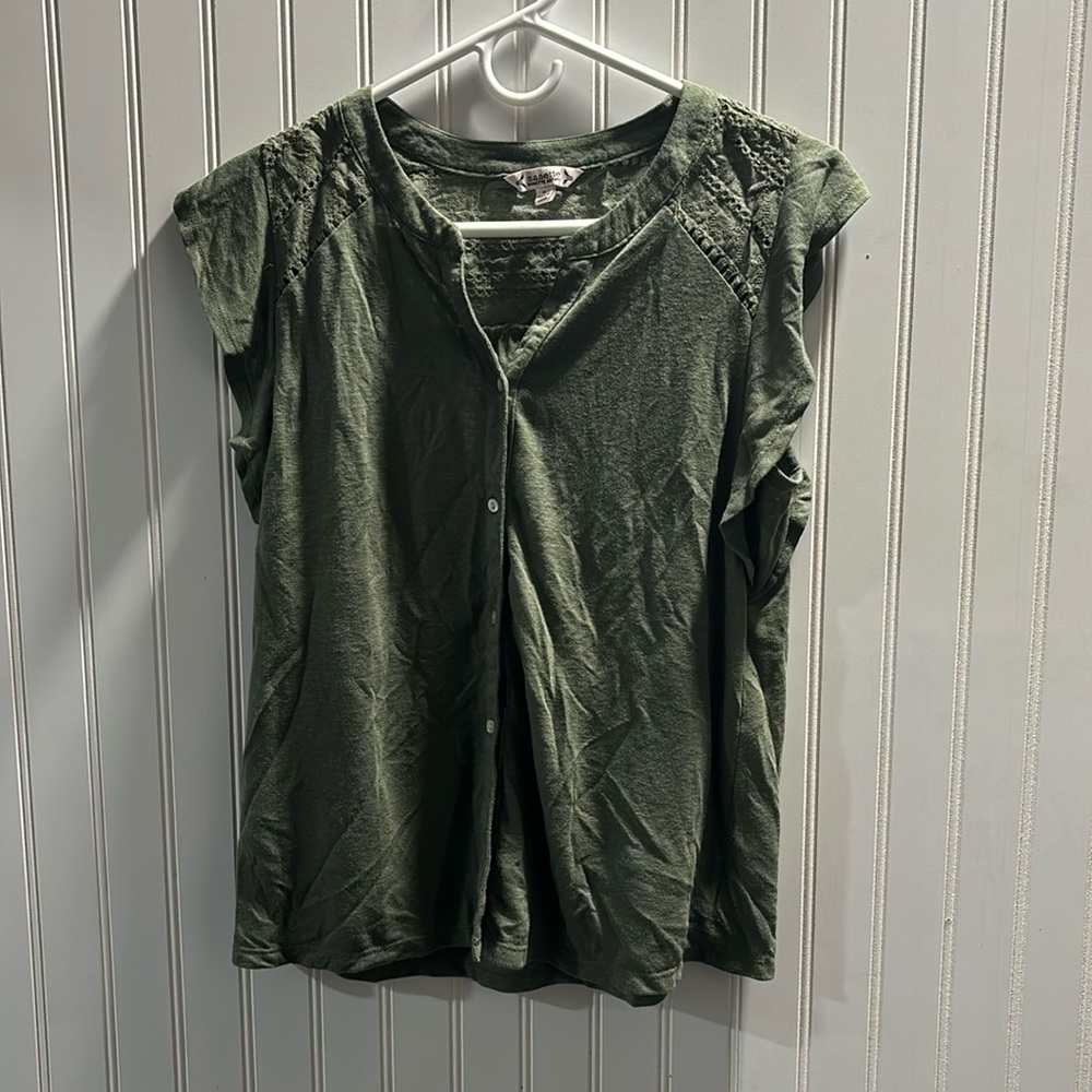 Woman’s dark green short sleeve button down blouse